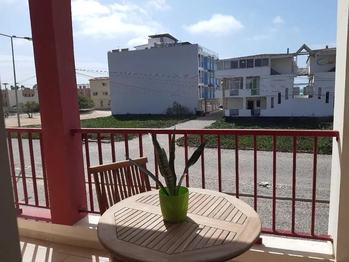 סאל ריי App Raffaele Estoril Beach Free Wifi & Ac A Step Away From The Sea רפובליקת כף ורדה